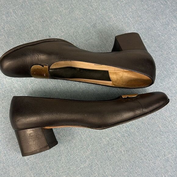 Salvatore Ferragamo Black Leather Square Toe Gold Logo Block Heels Size 7.5 C - Picture 6 of 9